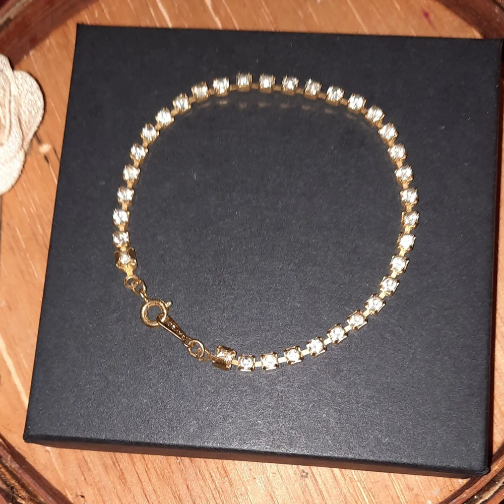 Avon tennis bracelet goldtone rhinestones